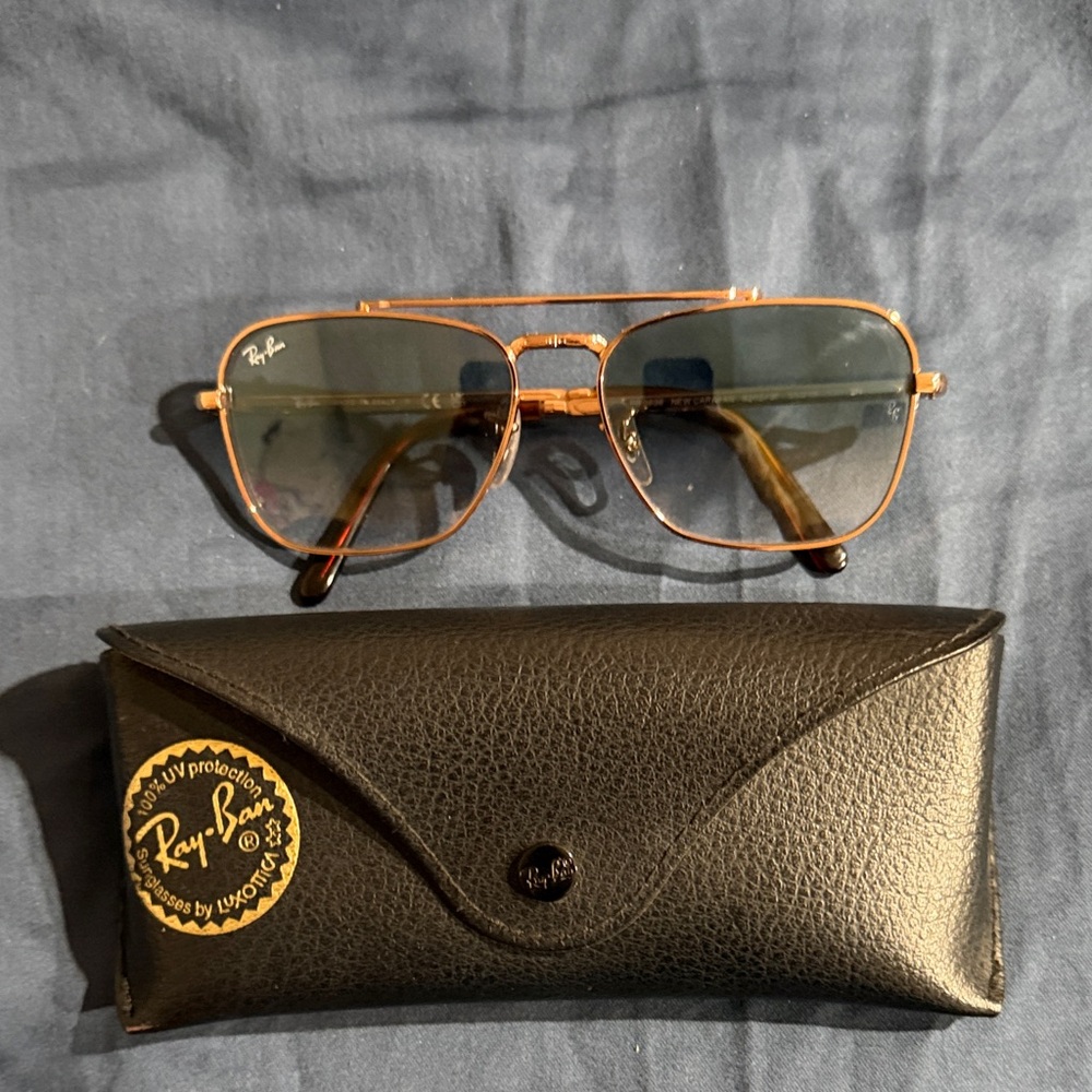Ray-Ban Women’s Gold Aviator Sunglasses with Green Lenses